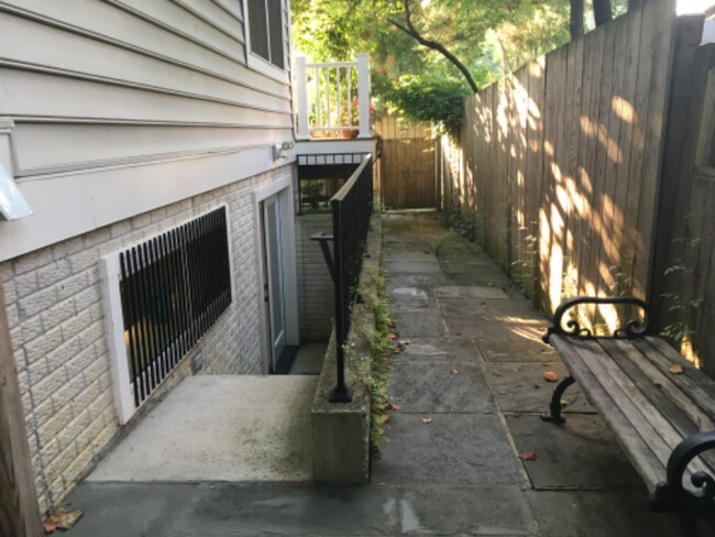 Foto del edificio - 5305 Sherrill Ave