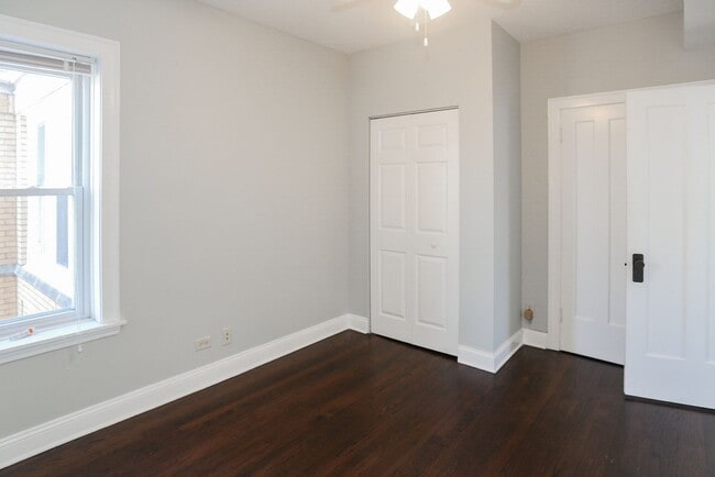 Building Photo - 4806 N Paulina St