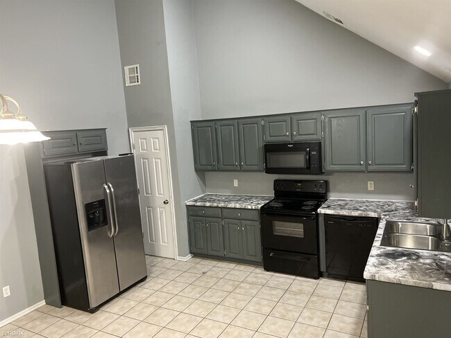 Building Photo - 4 br, 3 bath House - **December Move-In Sp...