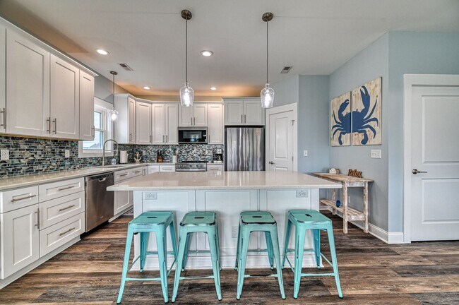 Foto del edificio - PET FRIENDLY FURNISHED OFF-SEASON RENTAL AVAILABLE STARTING EARLY SEPT