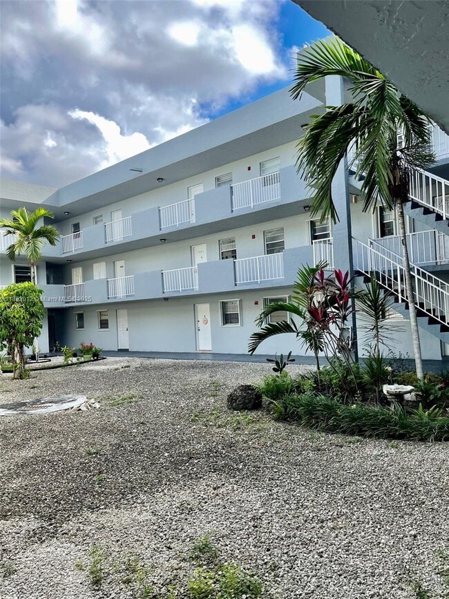 Foto del edificio - 1725 W 60th St