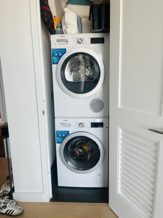 Foto del edificio - 1-15-15 57th Ave