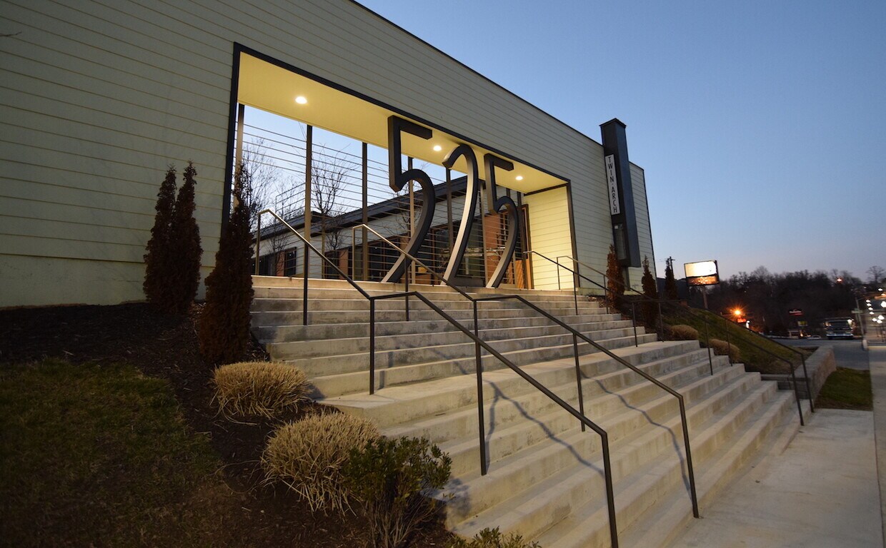 Twin Arch Apartments 525 N College Ave Fayetteville, AR Apartments