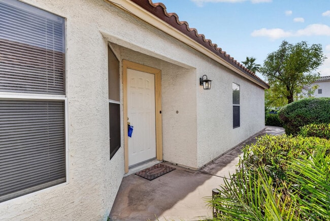 Building Photo - 2481 S Karen Dr