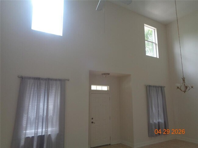 Building Photo - 210 Woodhouse Ln