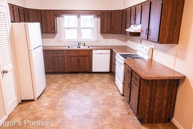 Building Photo - 3 br, 2 bath House - 77 Meadow St