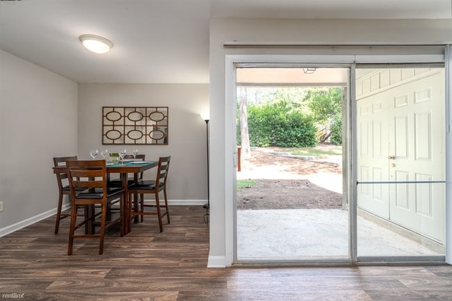 Building Photo - 2601 Embarcadero Dr