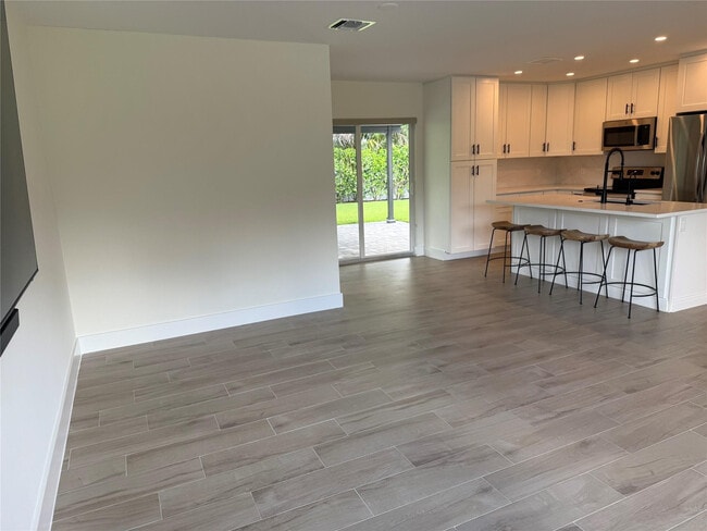 Building Photo - 1269 NW 4th St