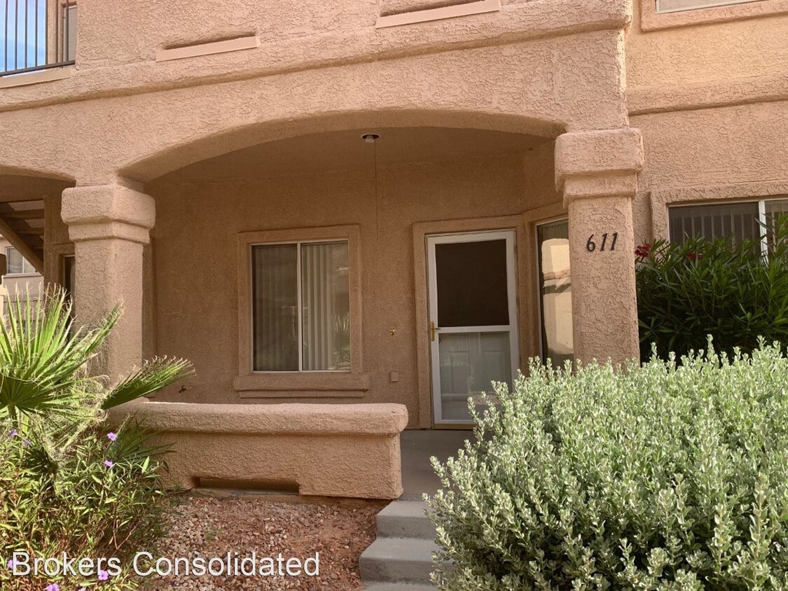 2 br, 2 bath House 517 W. Mesquite Blvd.... House Rental in