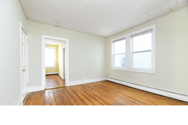 Building Photo - 13 Houghton St