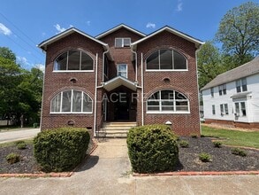 Building Photo - 135 Stanley Ave