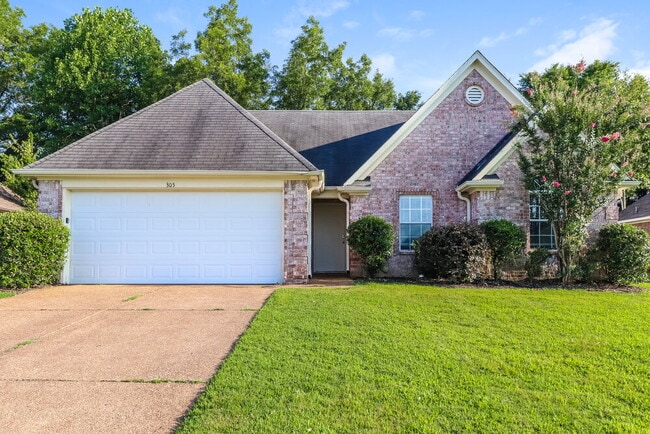Building Photo - 305 Village Dr