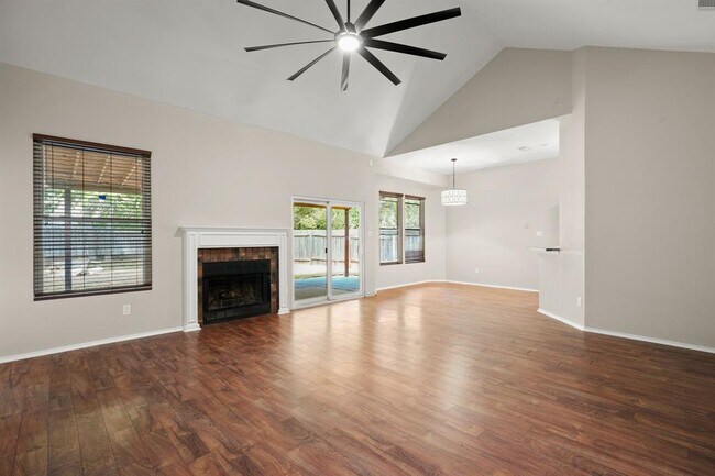 Foto del edificio - 12600 Deer Falls Dr