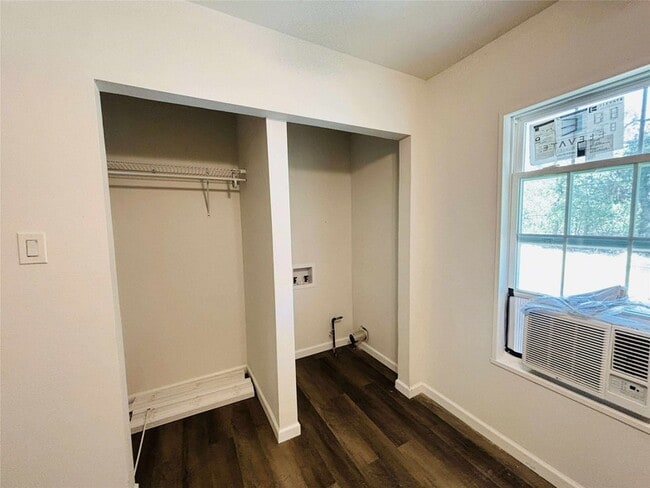 Foto del edificio - 2762 Beverly Hills Dr