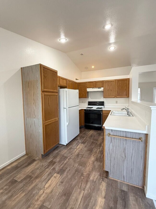 Foto del edificio - 8051 Big River Dr