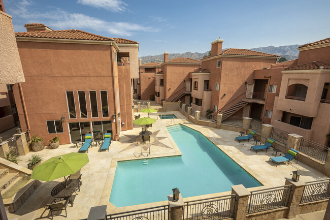 Área de piscina - Scott Villa Apartments