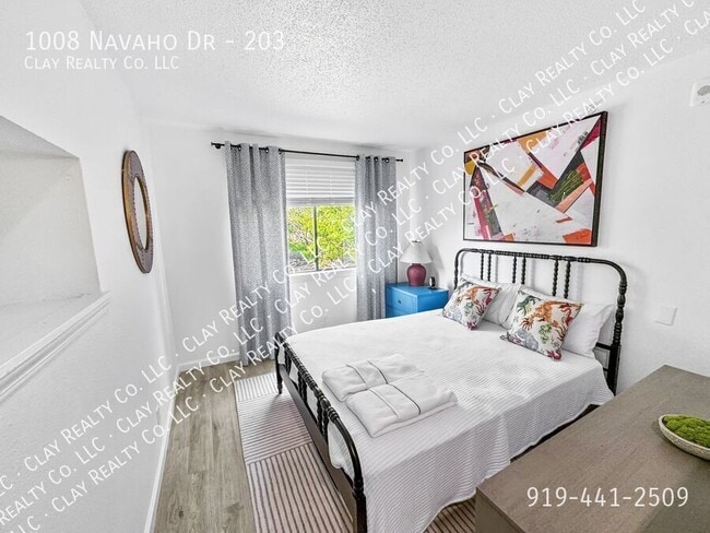 Building Photo - 1008 Navaho Dr