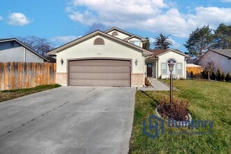 Building Photo - 256 W Woodbury Dr