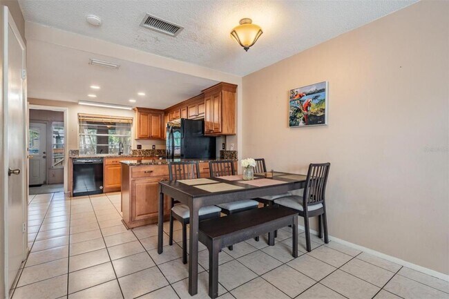 Building Photo - 14631 Lake Forest Dr