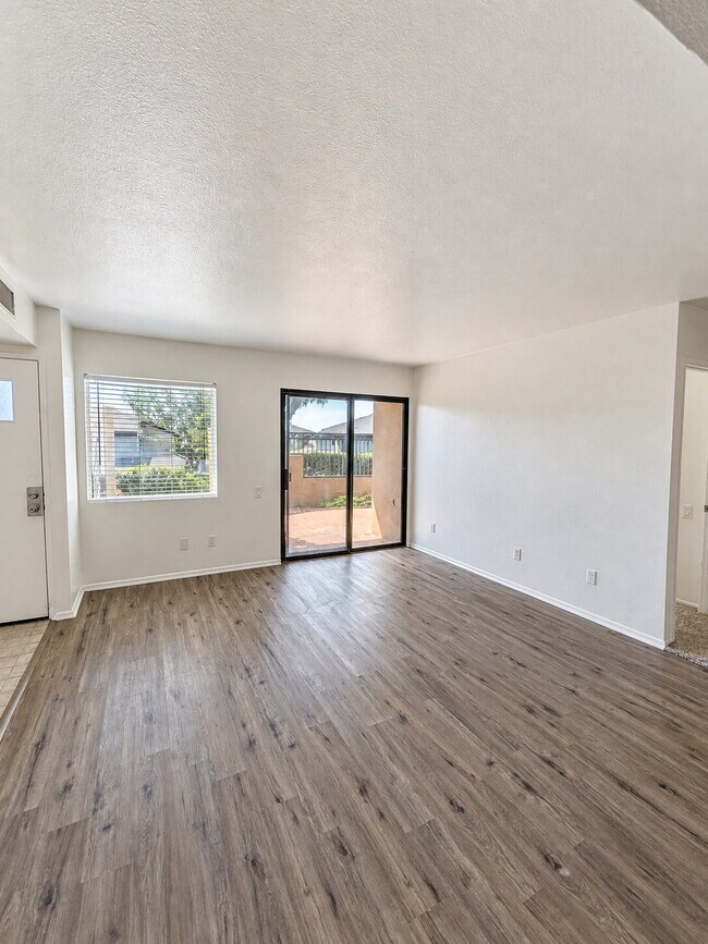 Foto del edificio - 2 Bedroom | 1 Bathroom | 1-Car Garage + Assigned Parking Space | Available 09/20/2026 | $2,900/Month