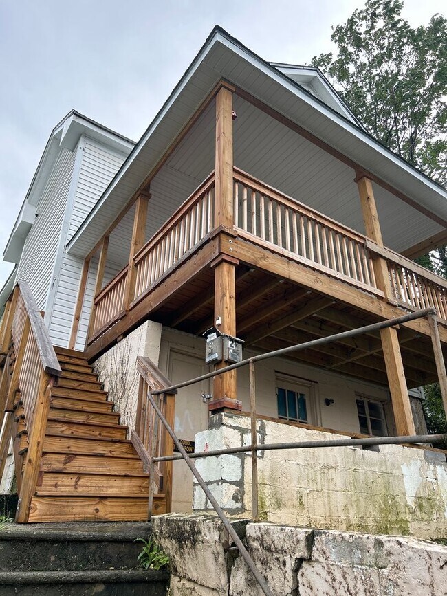 Foto del edificio - 611 Stewart Ave SE