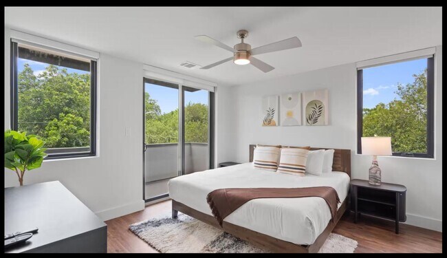 Foto del edificio - 5515 Humming Bird Ln