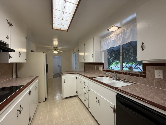 Building Photo - 1265 E Lindo Ave