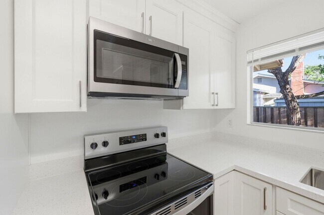 Foto del edificio - Spacious 4-bedroom 2-Bath in Desirable Area in Walnut Creek!