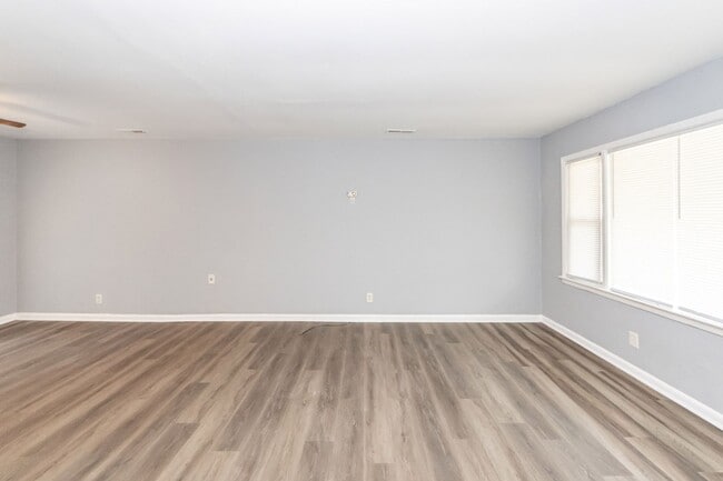 Building Photo - 3 Bedroom, 1 Bathroom Home in Waylyn Subdivision - North Charleston