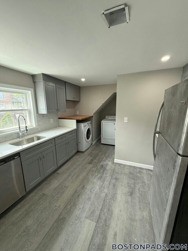 Building Photo - 16 Long Ave