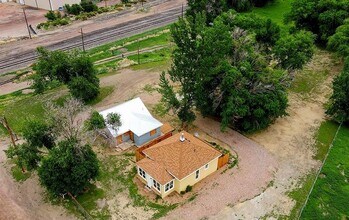 Building Photo - 407 N Robinson Ave