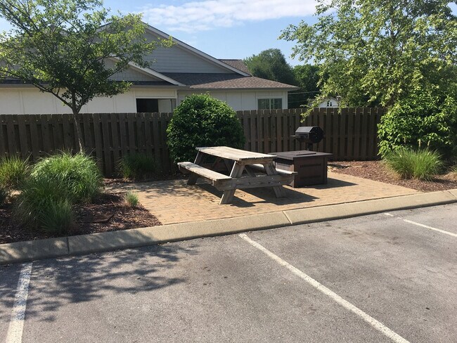 Foto del edificio - South Nashville Condo near Fairgrounds