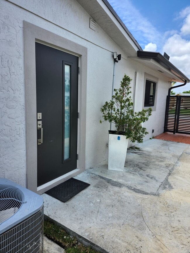 Foto del edificio - 1901 NW 93rd Ave