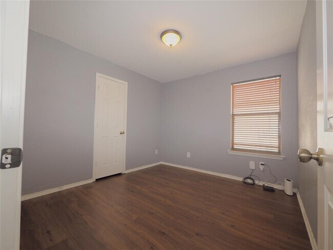 Foto del edificio - 2104 Perkins Pl