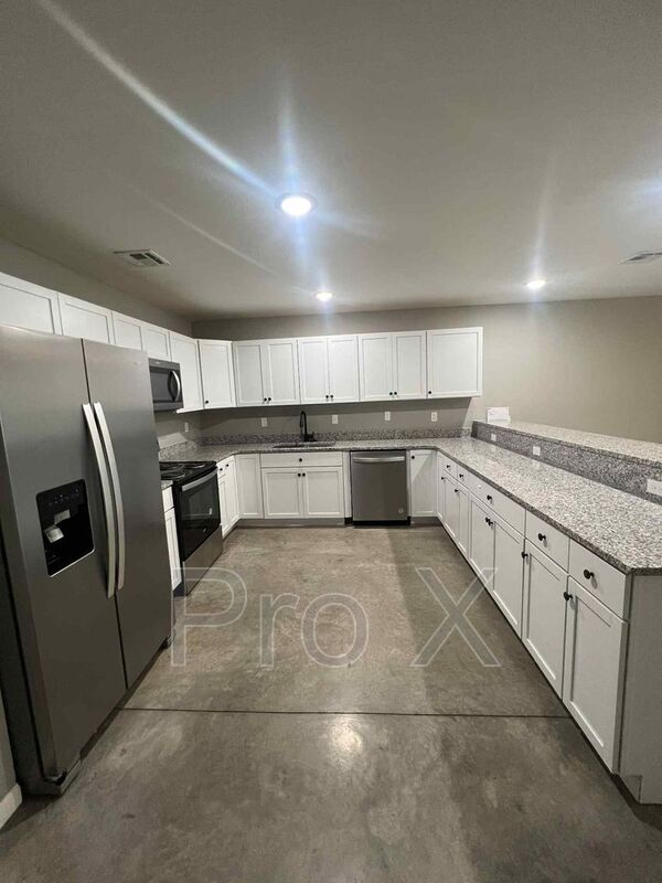 Building Photo - 206 N Wall Ave