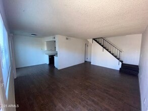 Building Photo - 860 E Brown Rd