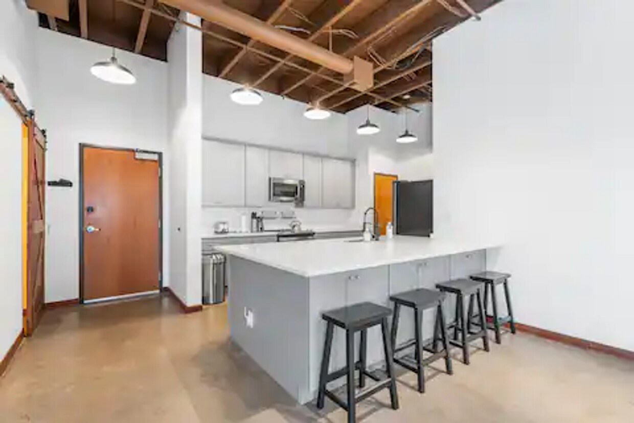 Primary Photo - Loft