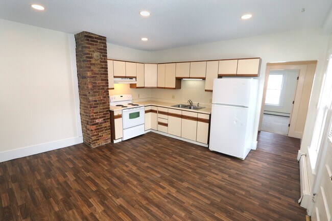 Building Photo - 37 1st St