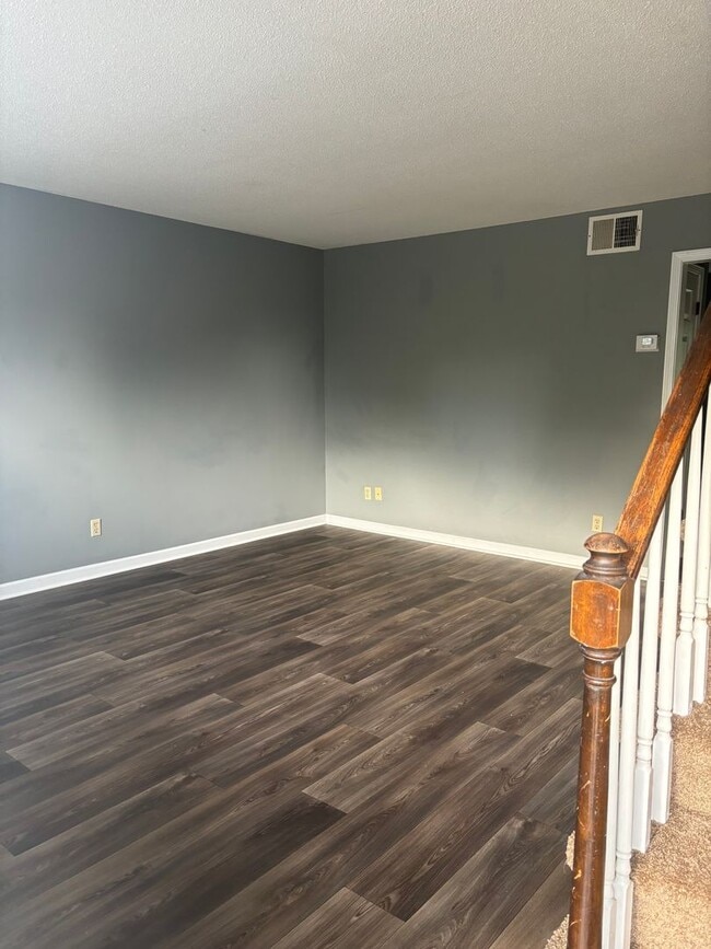 Building Photo - Cozy Townhome