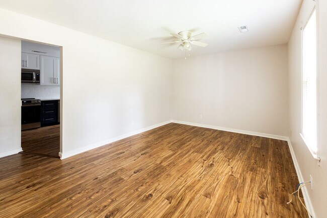 Foto del edificio - 4 Bedroom Home in North Chesterfield ***Available NOW***