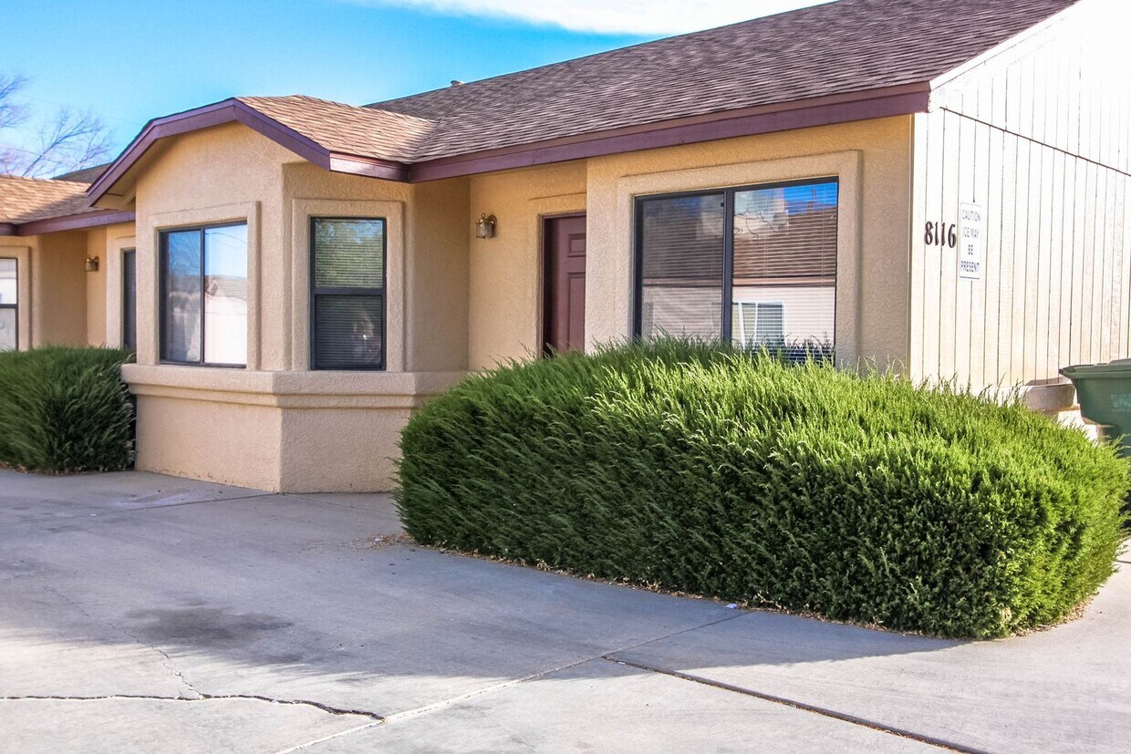Foto principal - 8116 E Lakeshore Dr