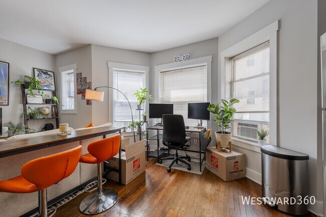 Foto del edificio - 1662.5 W Farwell Ave