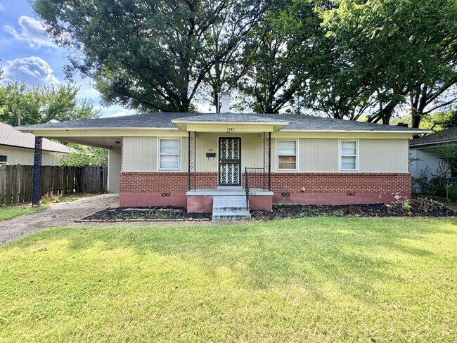 Foto del edificio - 1761 Cornelia Ln