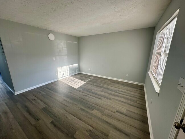 Foto del edificio - 1749 Hunting Creek Dr SE