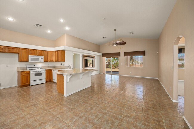 Foto del edificio - Beautiful 3 Br Luxury Home 55+