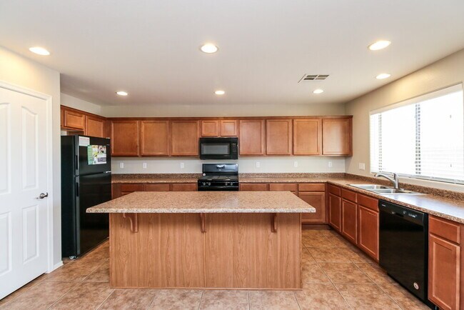 Foto del edificio - 960 N 168th Dr