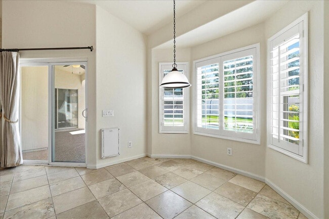 Building Photo - 2207 E Tahitian Way