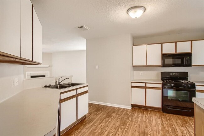 Foto del edificio - 15322 Romford Ln