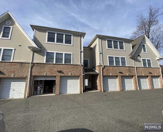 85 Liberty Pl, Palisades Park, NJ 07650 Condo for Rent in Palisades