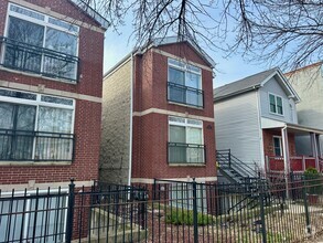 Building Photo - 2423 W Harrison St
